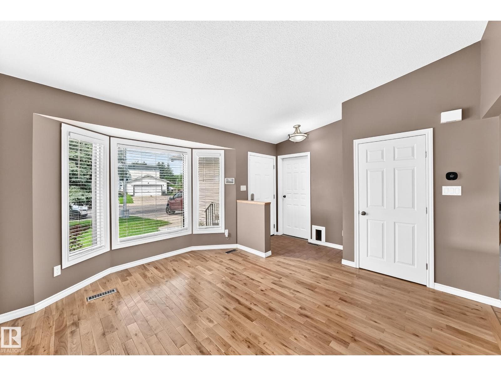1763 48A ST NW — photo 4