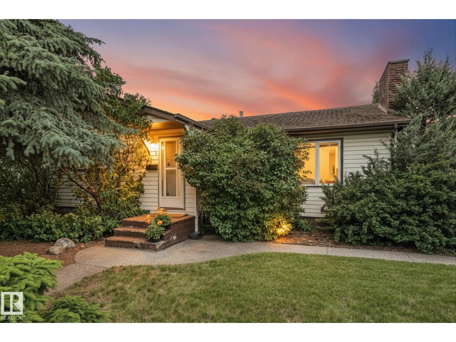 15612 83 AV NW