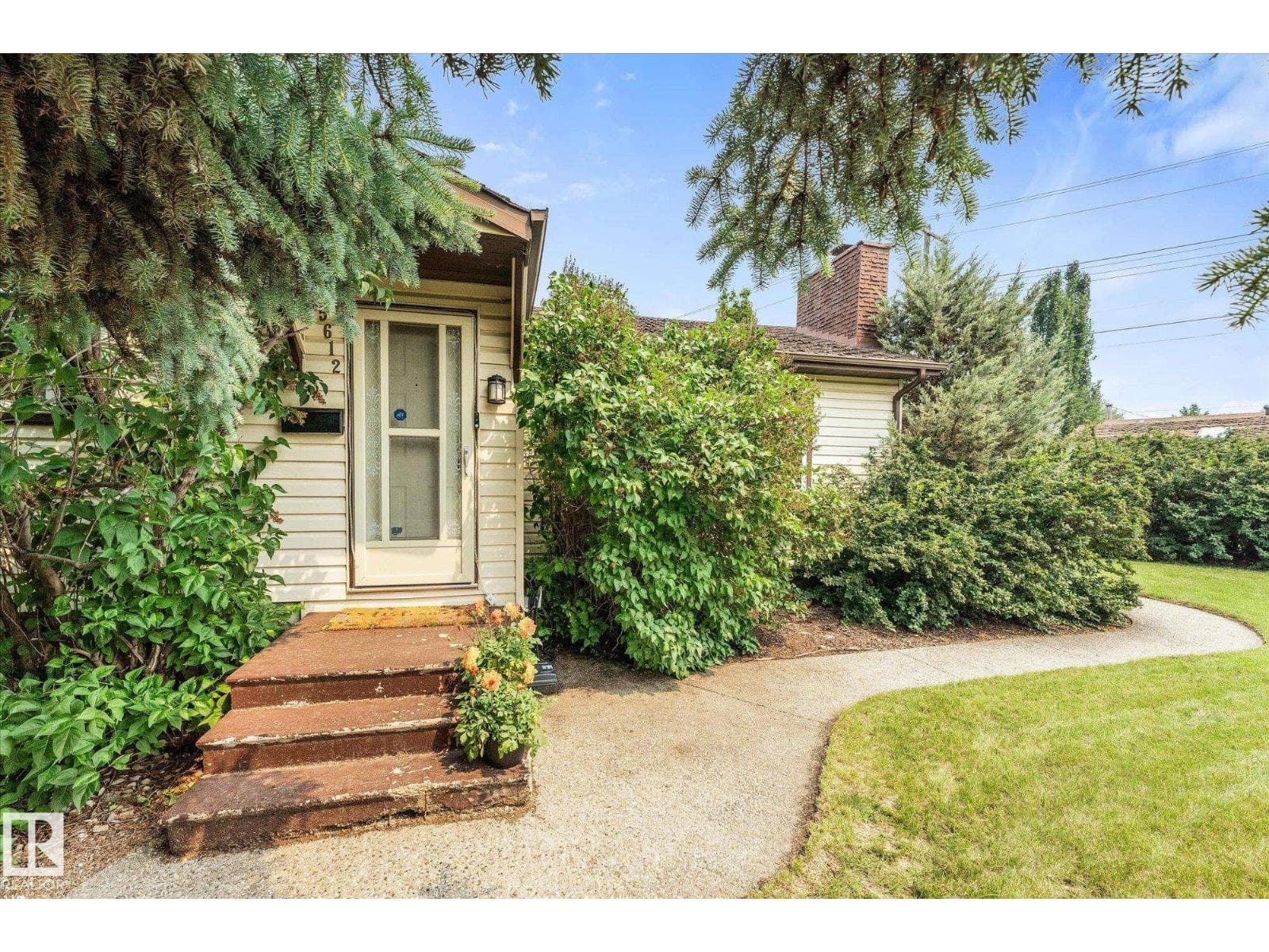 15612 83 AV NW — photo 4