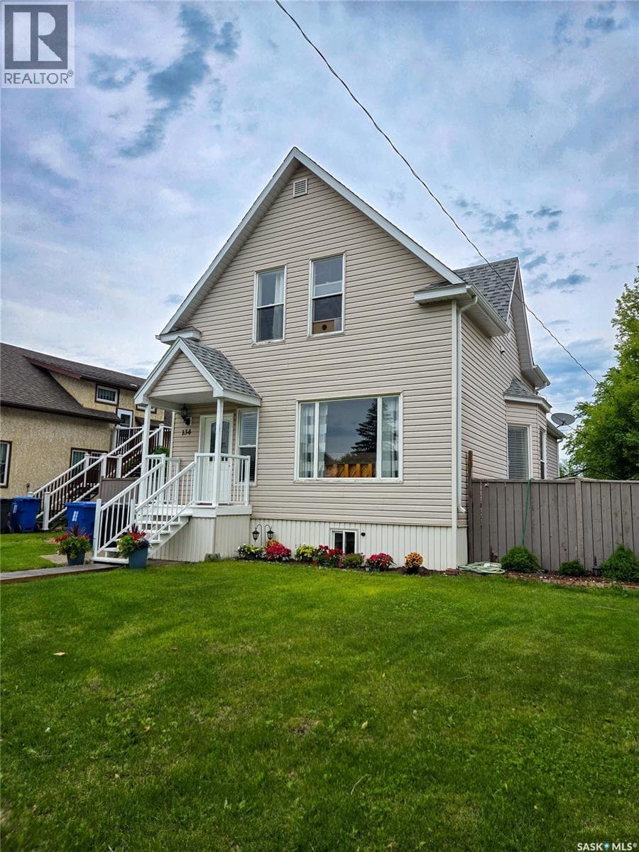 134 9th AVENUE W