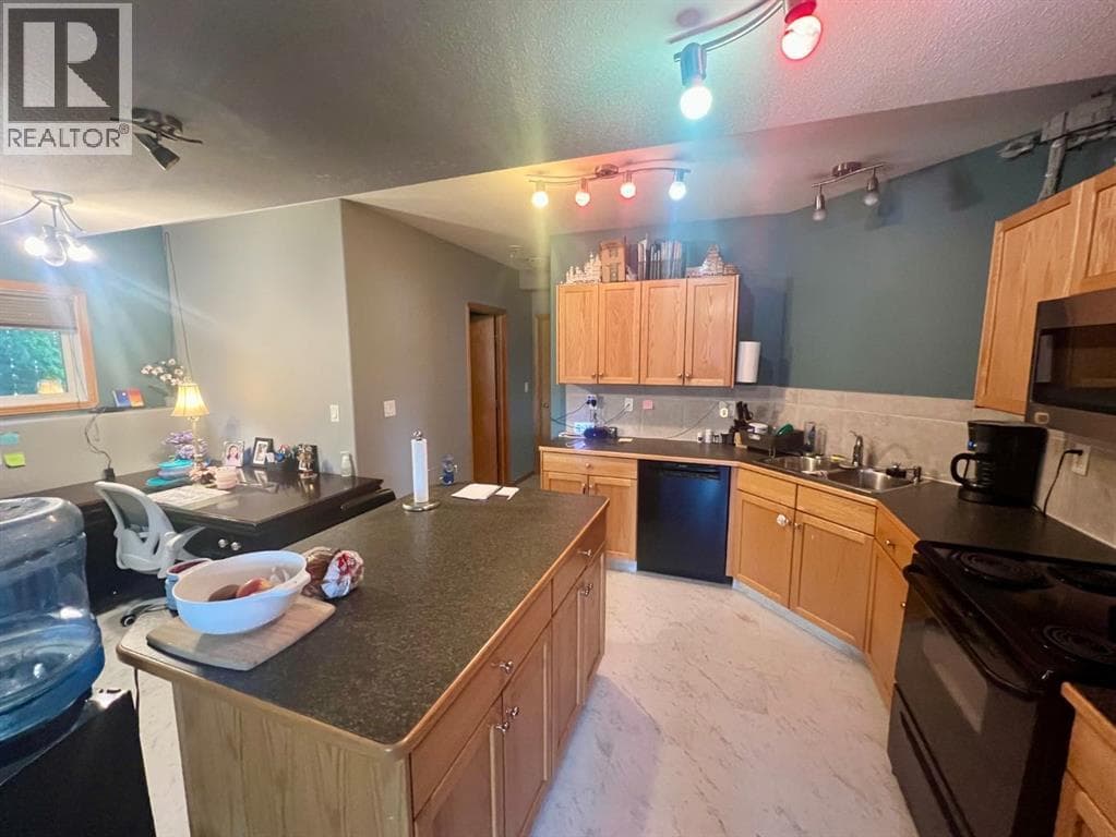 660 Red Oak Close — photo 2