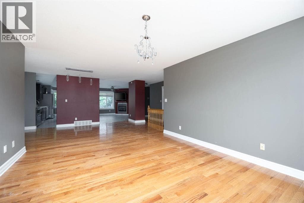 209 Laffont Bay — photo 3