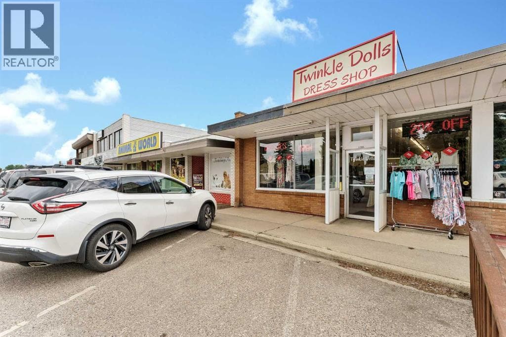 1765 Dunmore Road SE — photo 3