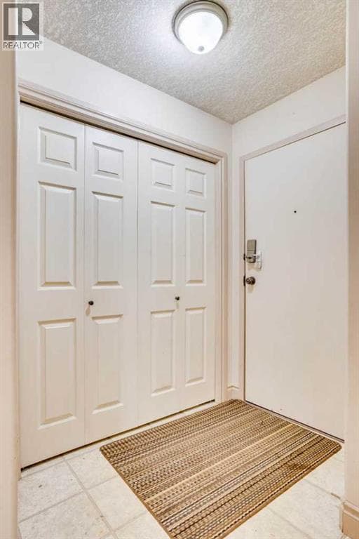 2204, 38 Riedel Street — photo 2