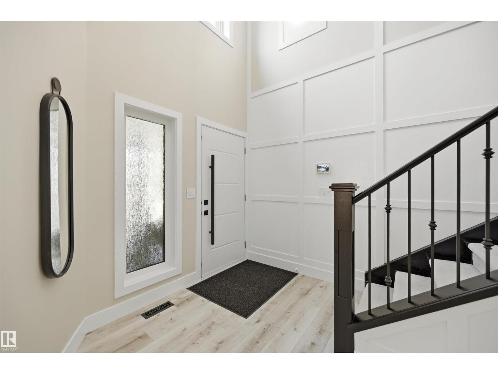 439 ROONEY CR NW — photo 4