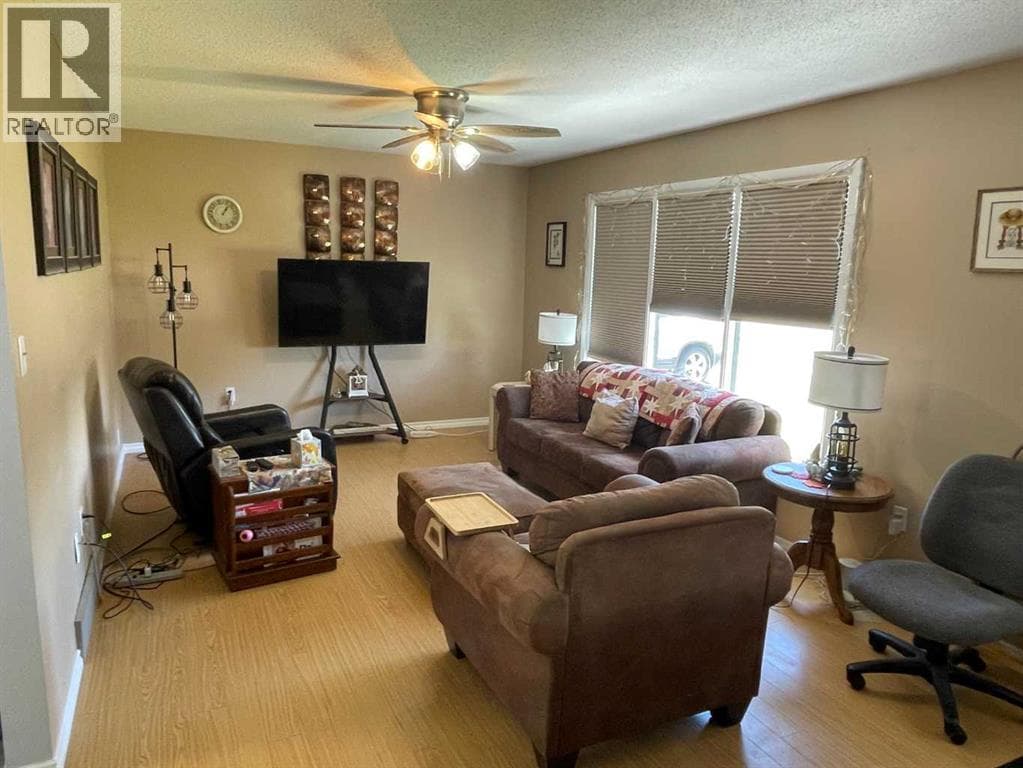 358 48 Avenue W — photo 2