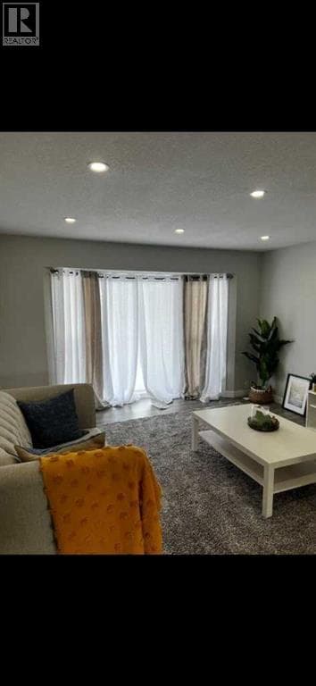 7104 Temple Drive NE — photo 3