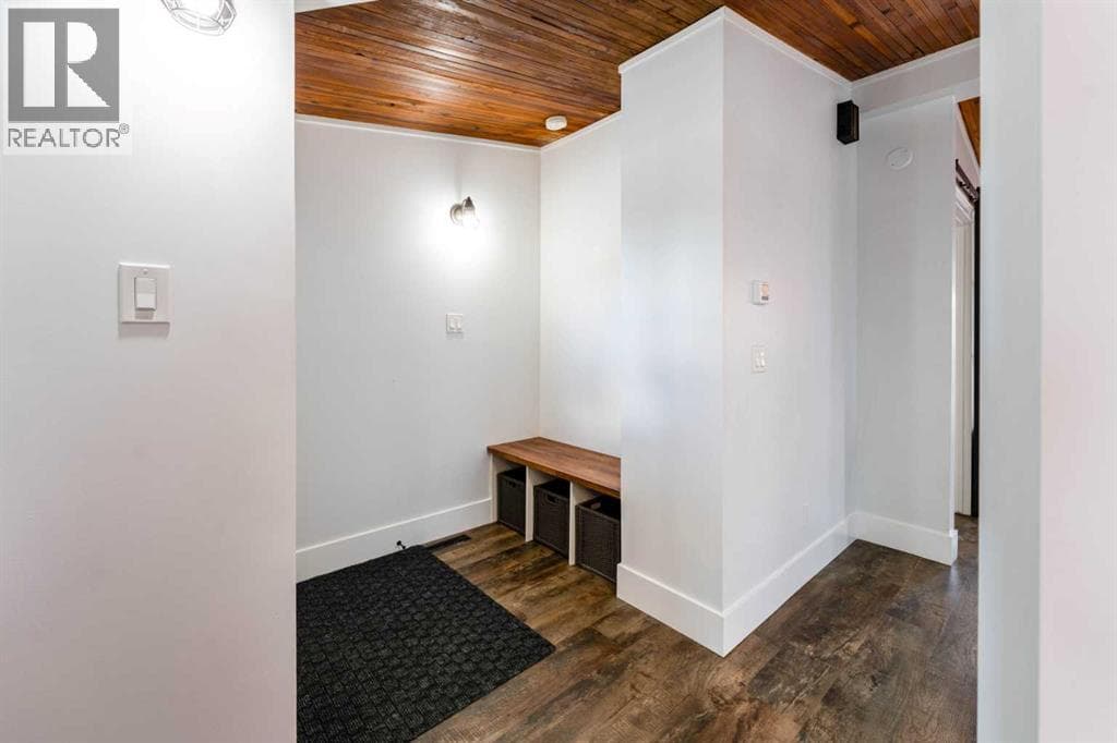2023 8 Avenue NE — photo 4