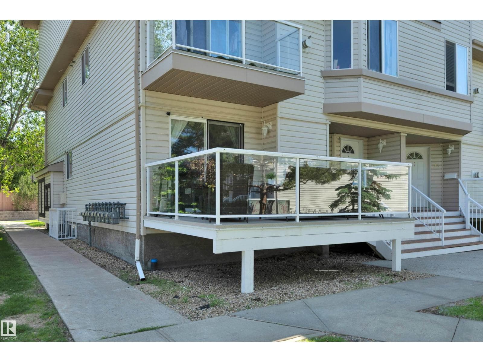 #47 2505 42 ST NW