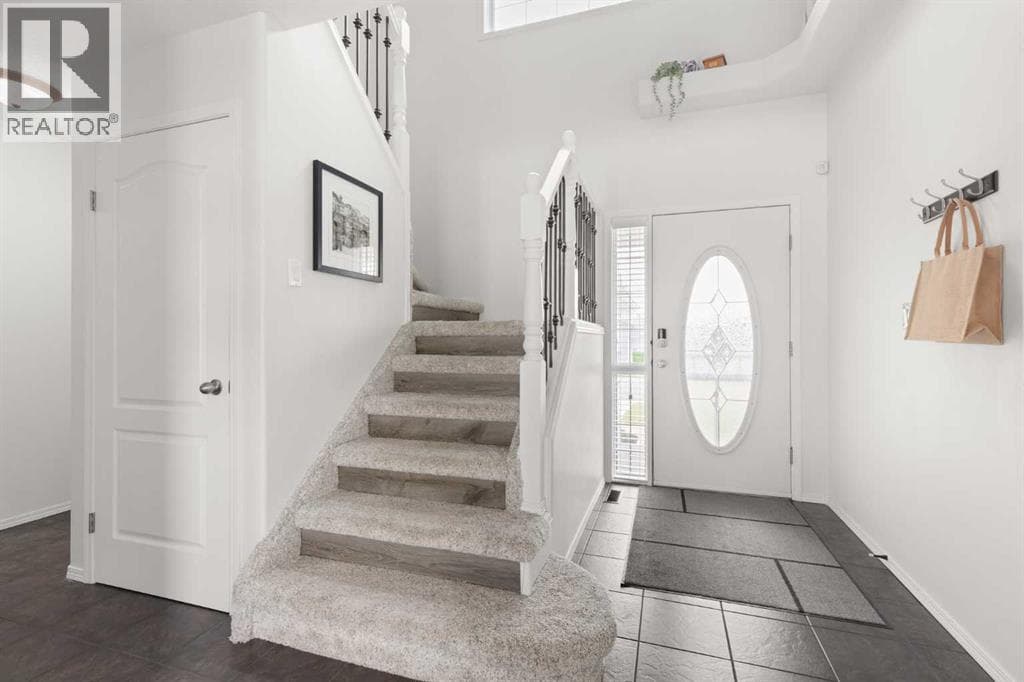 2395 Hawthorne Avenue NE — photo 4