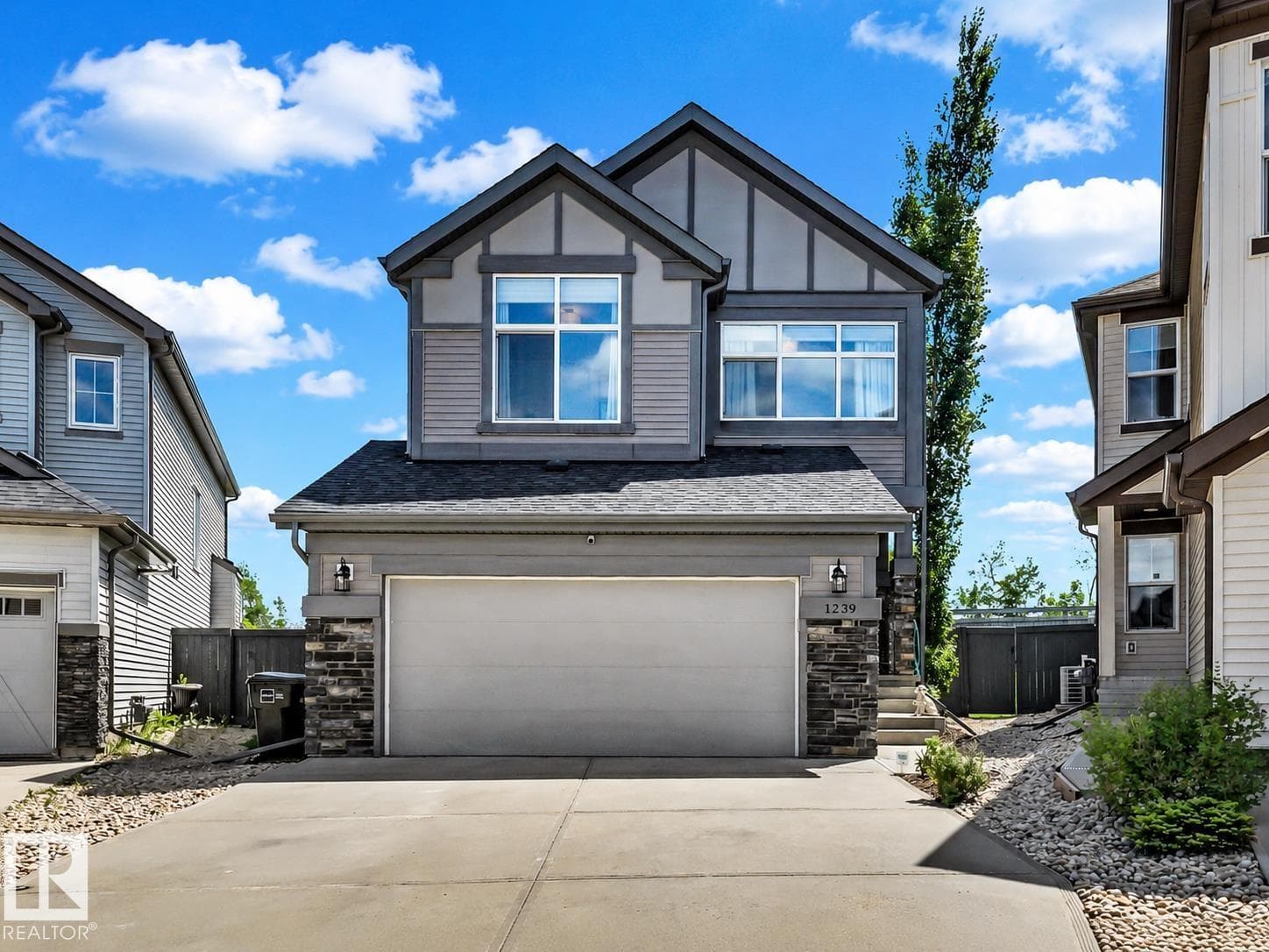 1239 DANIELS CR SW