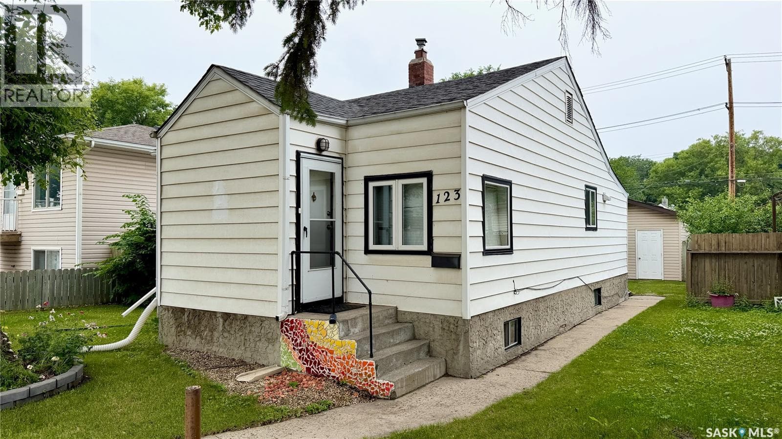 123 RUTH STREET E