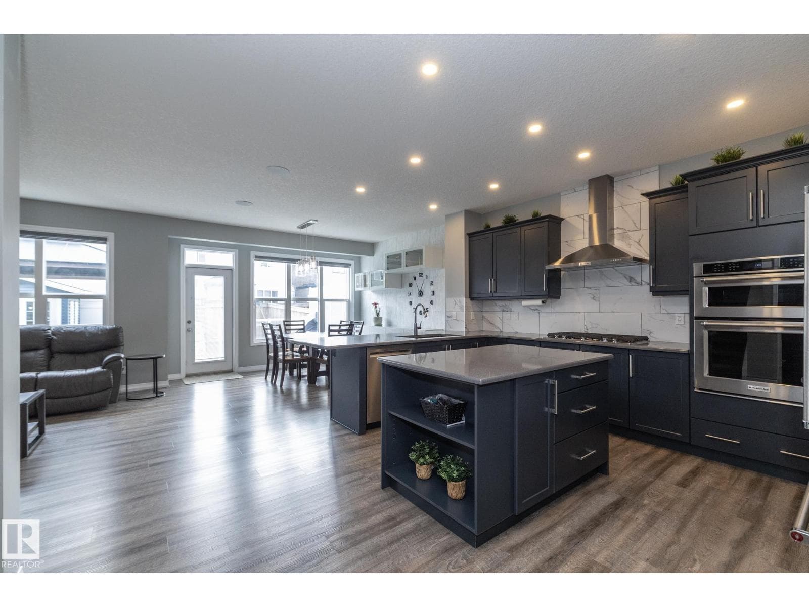 923 MCCONACHIE BV NW — photo 3