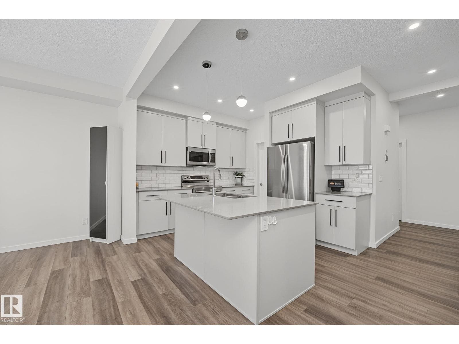 432 ROBERTS CR — photo 5