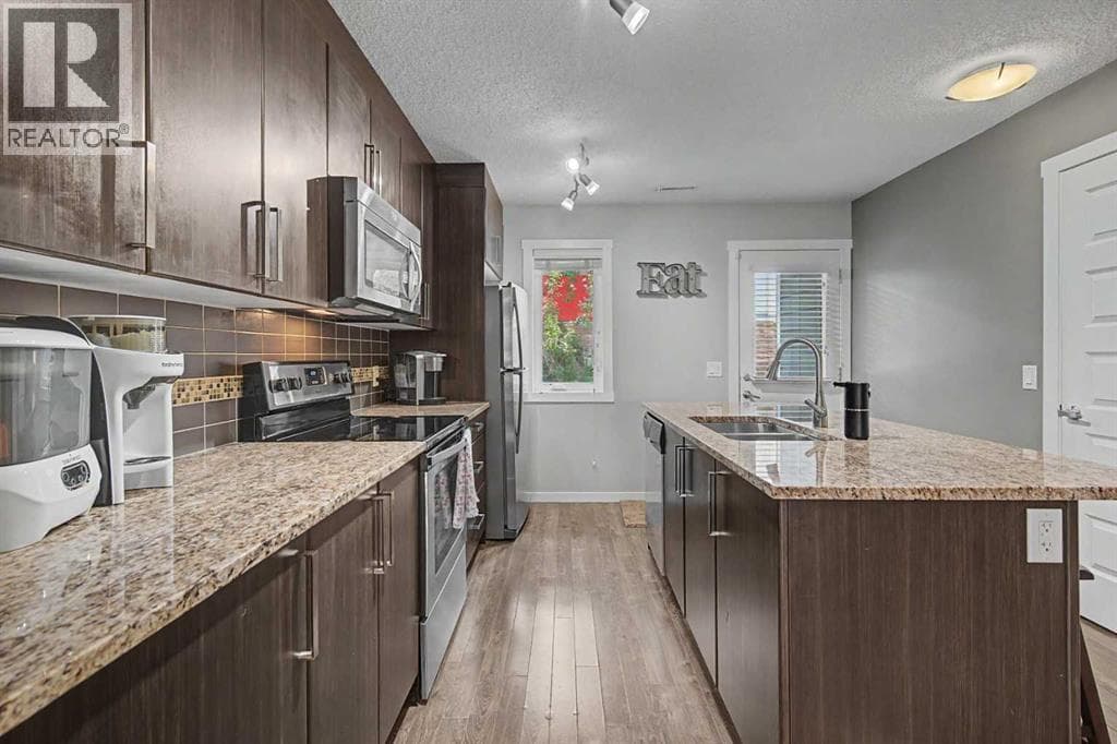 532 Mckenzie Towne Close SE — photo 3