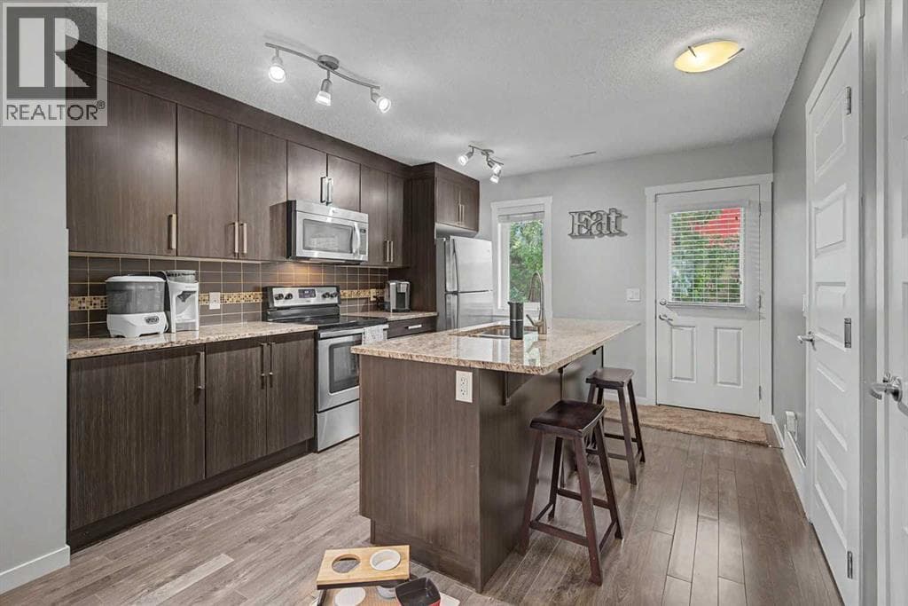 532 Mckenzie Towne Close SE — photo 2