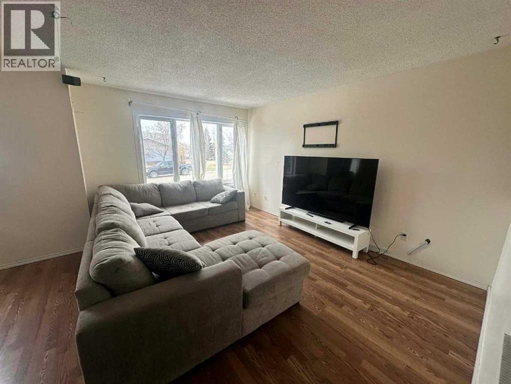 3905 52 Avenue — photo 4