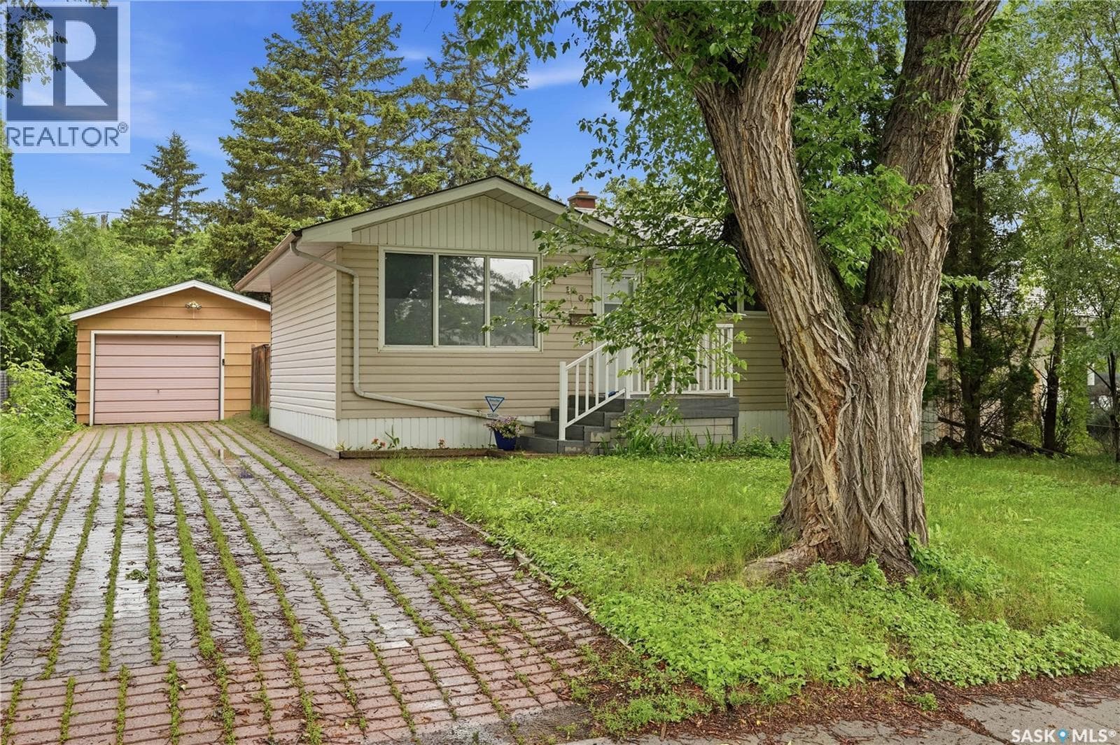 110 McCannel STREET