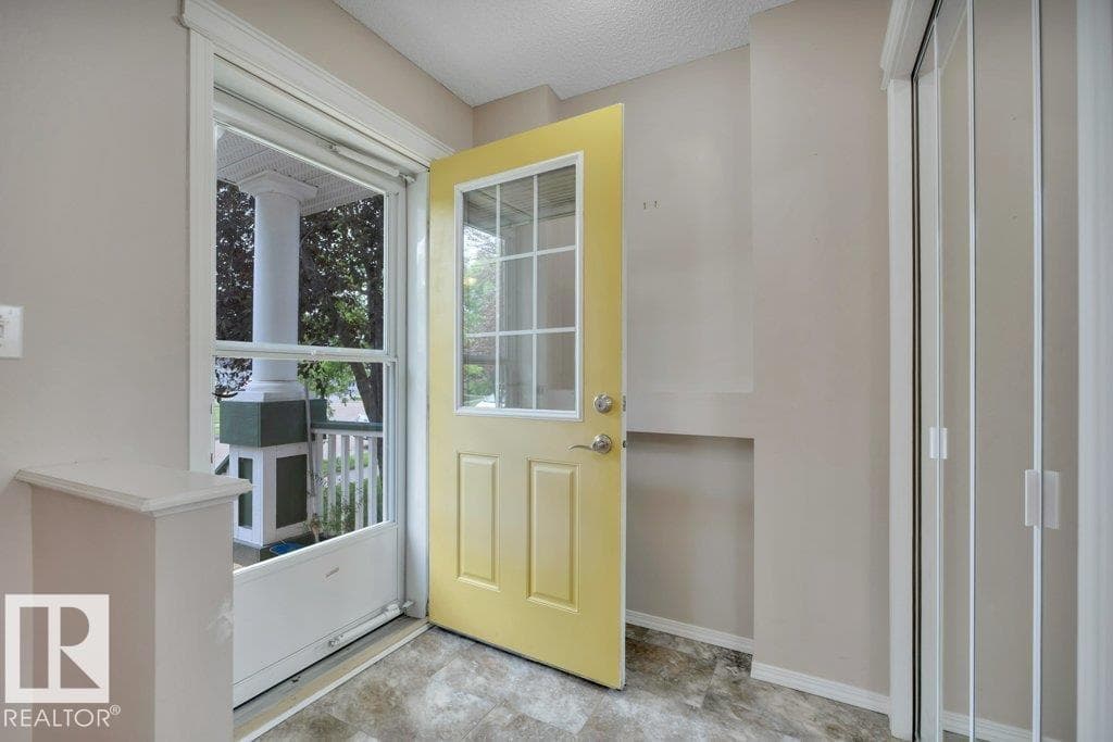 7948 13 AV SW — photo 3