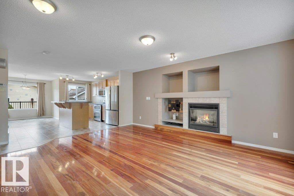 7948 13 AV SW — photo 4