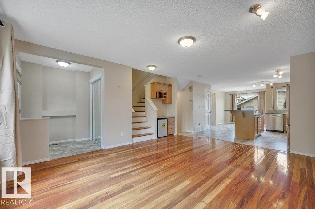 7948 13 AV SW — photo 5