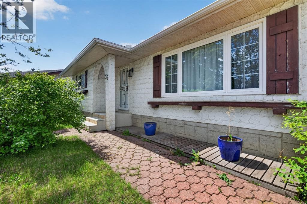 35 Penworth Place SE — photo 3