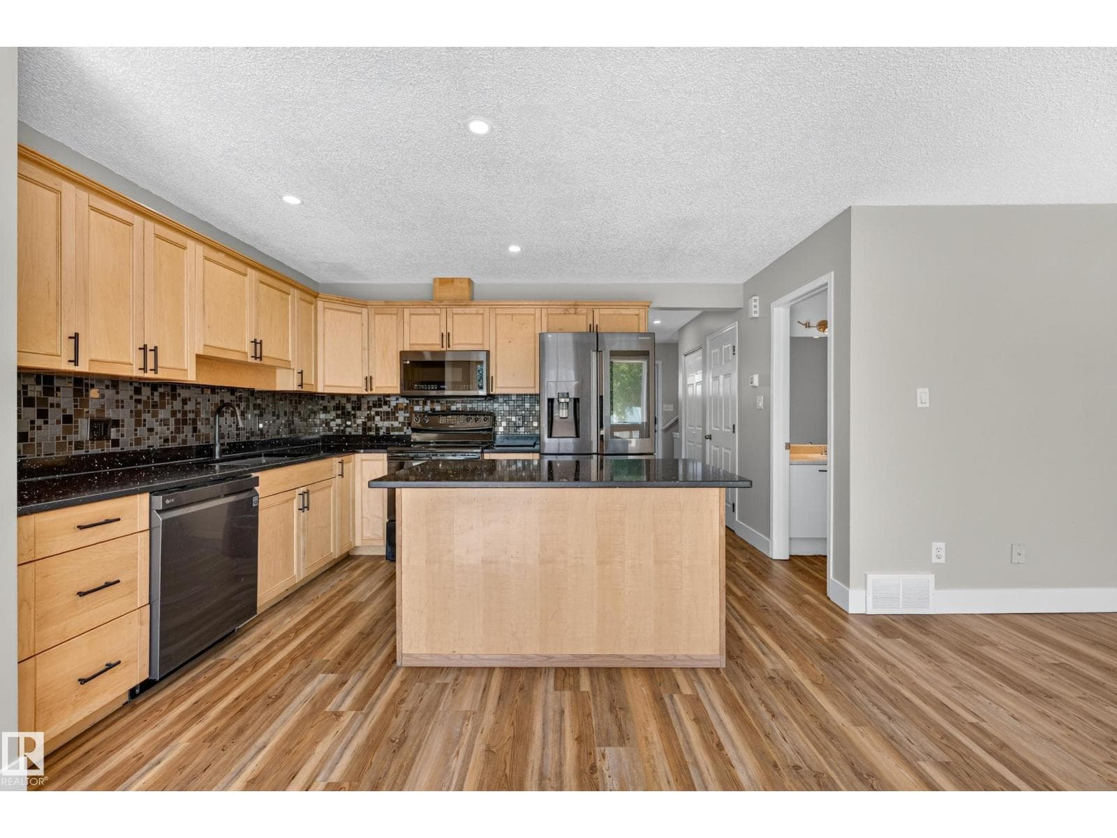 13449 33 ST NW — photo 4
