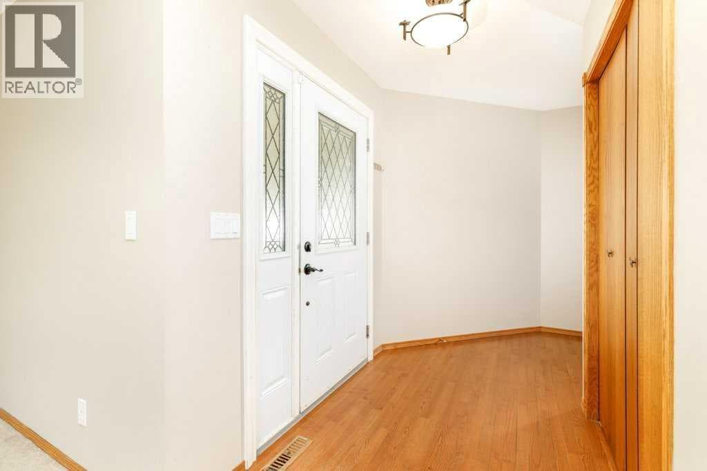 6 Densmore Crescent — photo 2