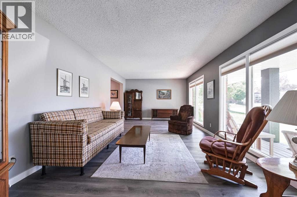 111 Parkglen Place SE — photo 3