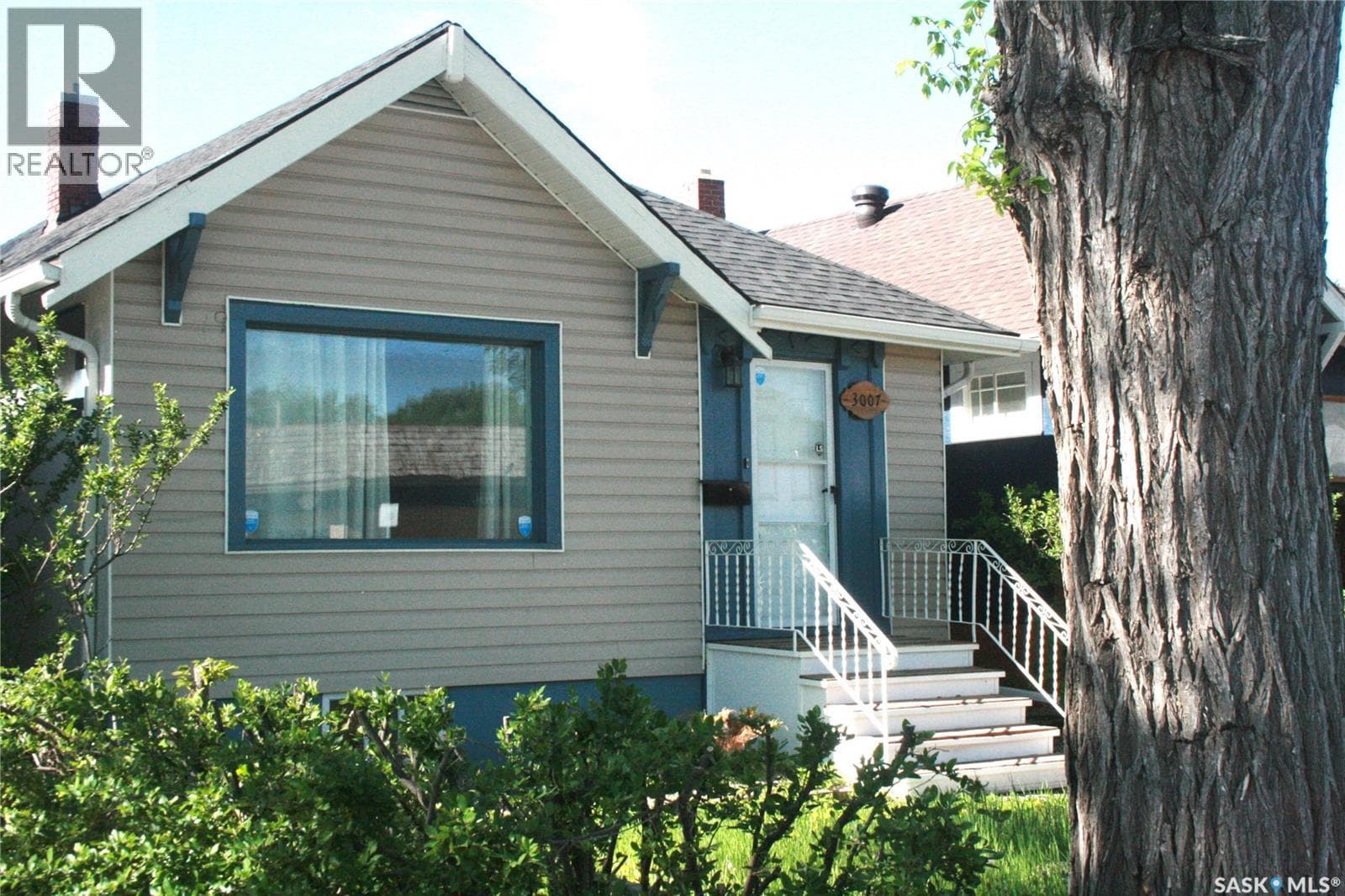 3007 DEWDNEY AVENUE