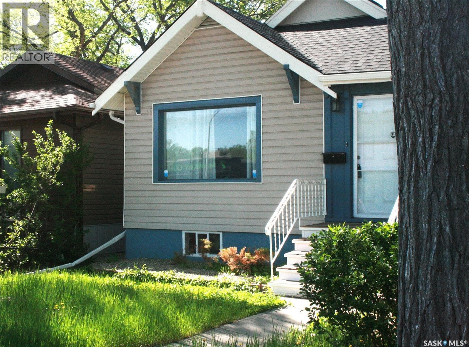 3007 DEWDNEY AVENUE — photo 2
