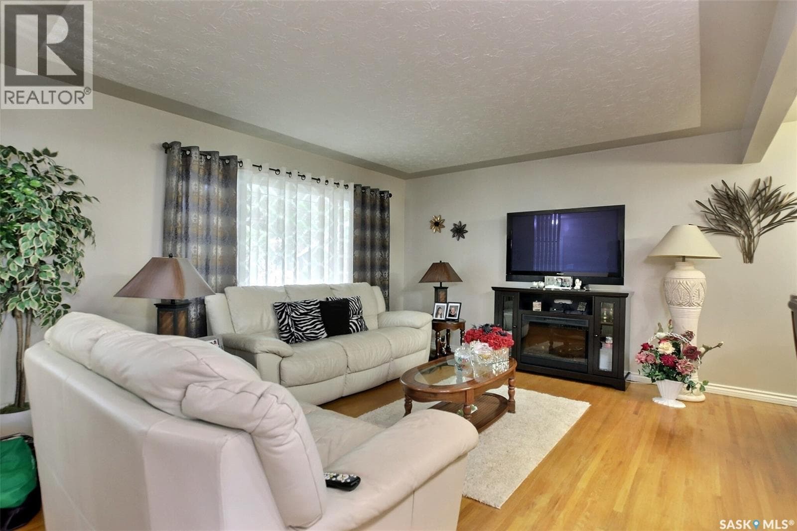 204 Rae STREET — photo 2