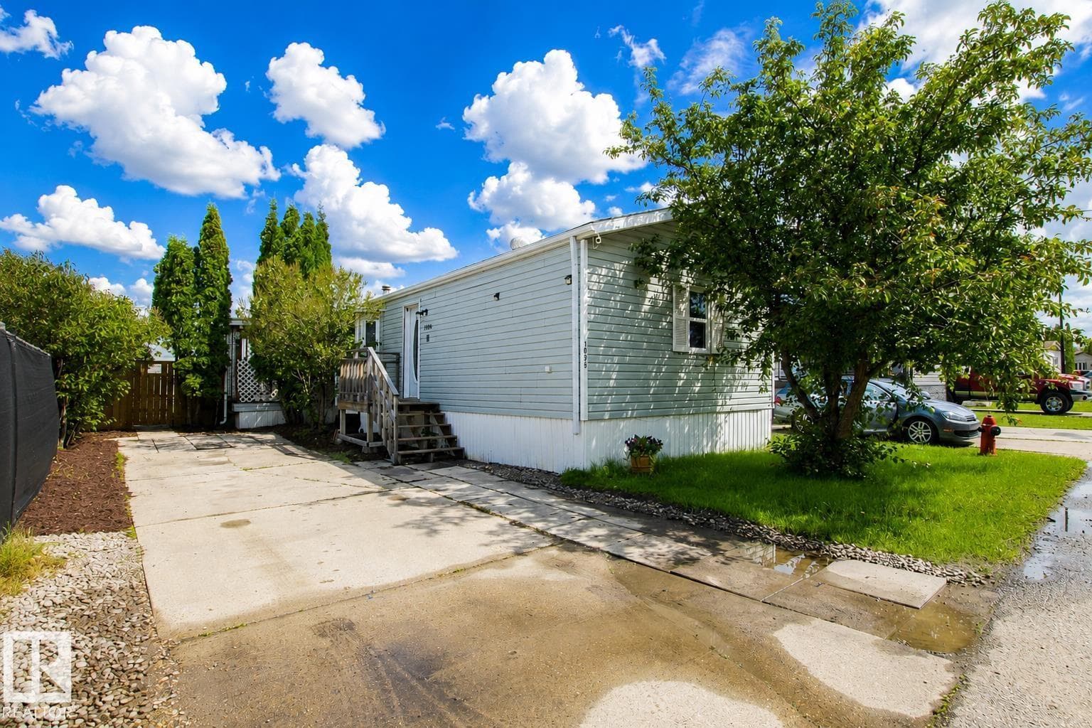 1036 Lakeland CR