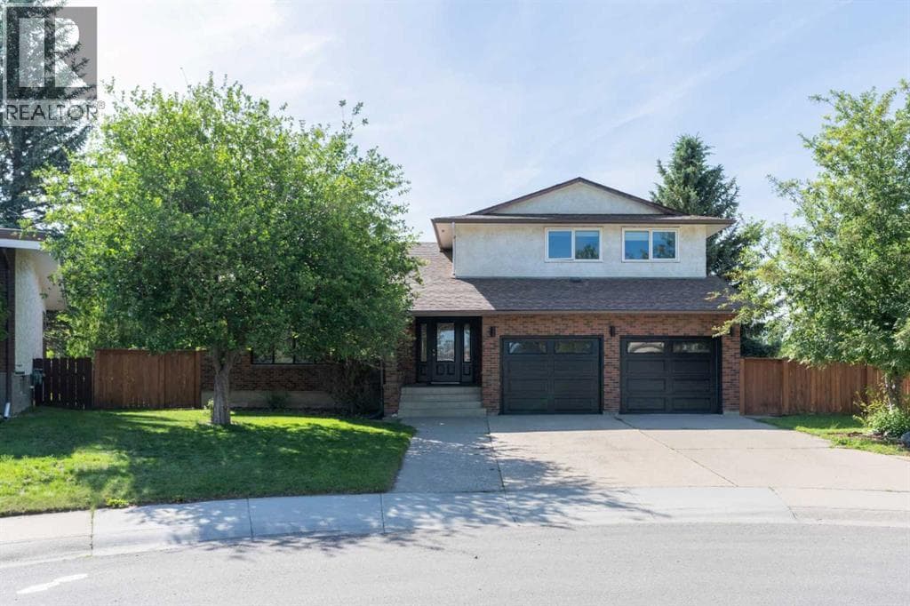 111 Temple Crescent W — photo 2