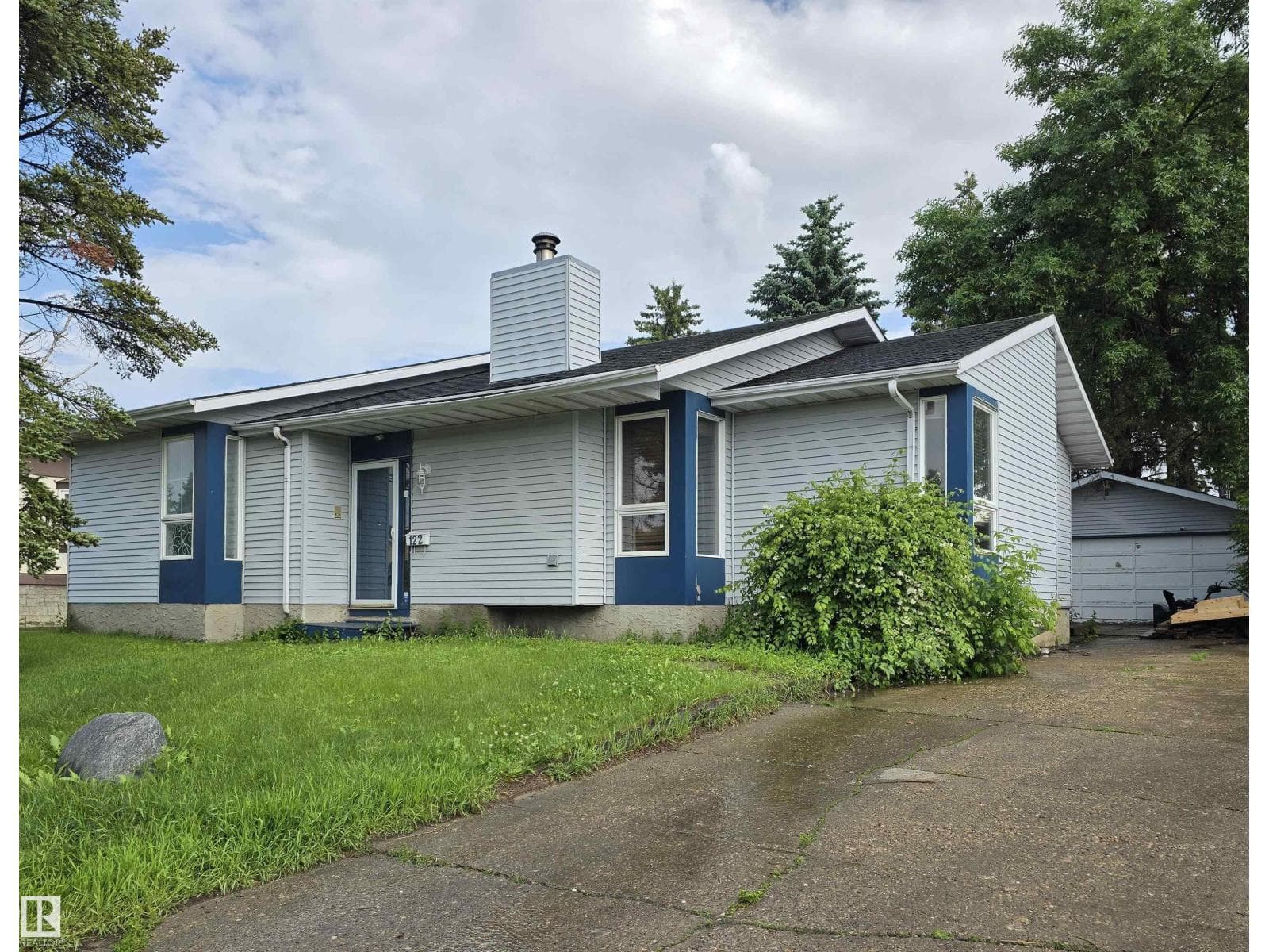 122 HARRISON DR NW