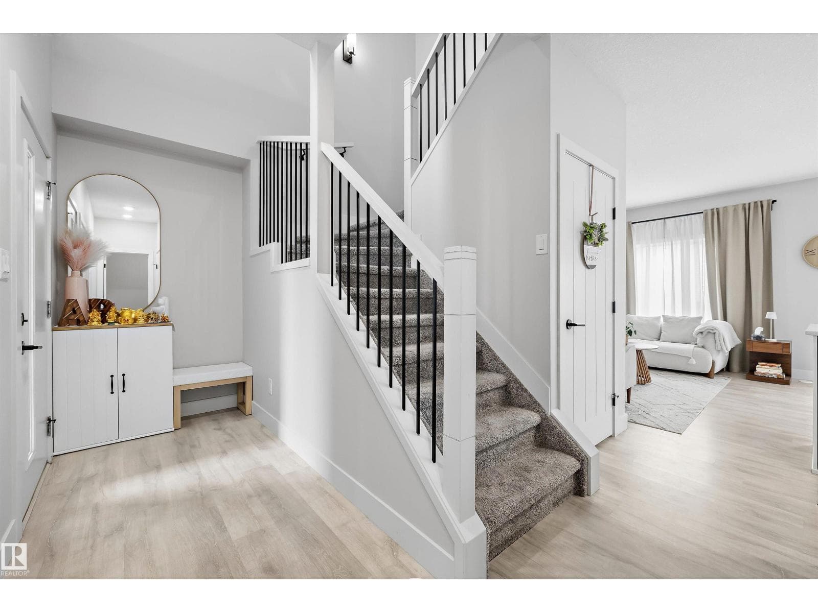 134 AMBLESIDE WY — photo 4