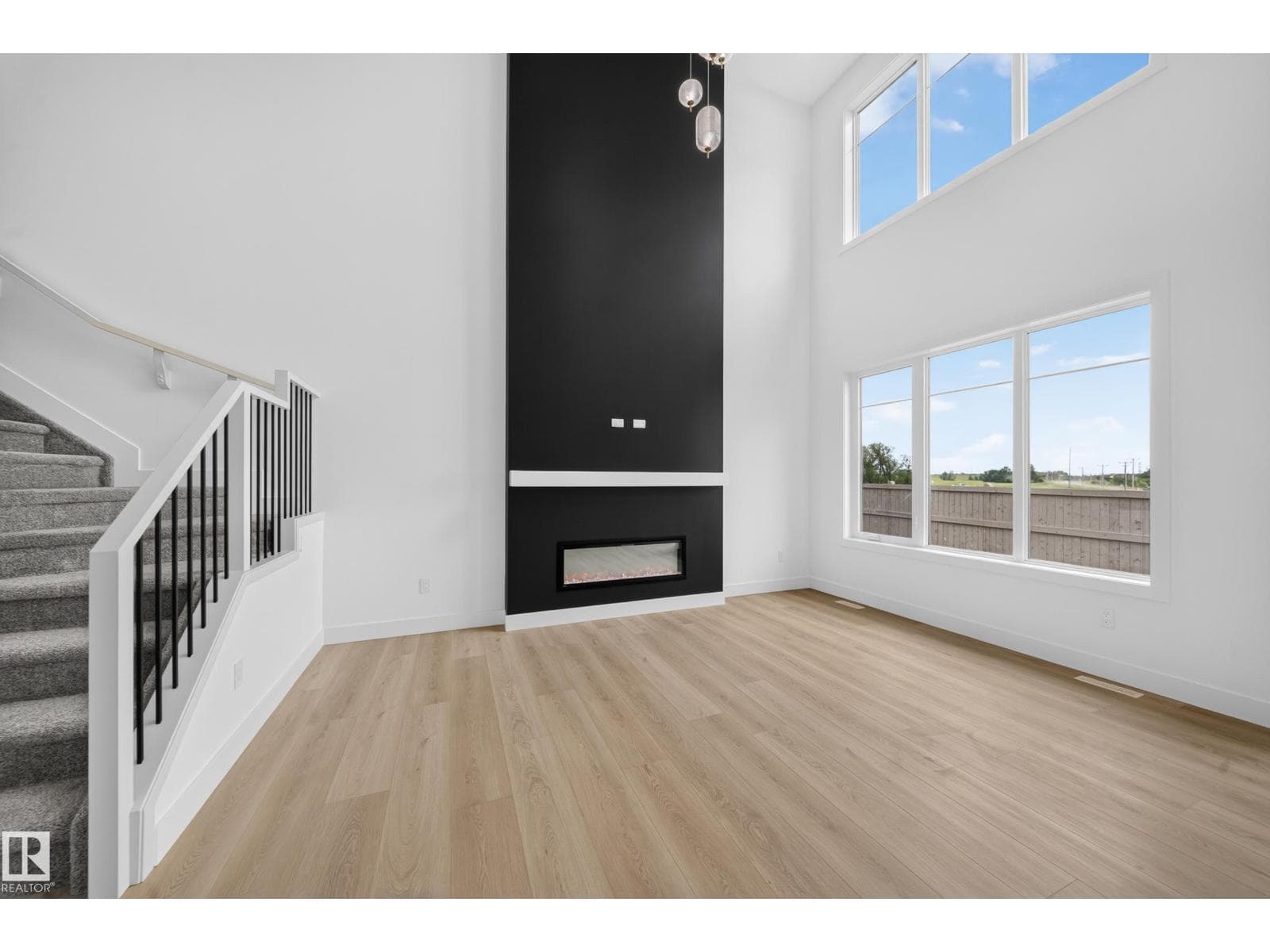 803 30 AV NW — photo 3
