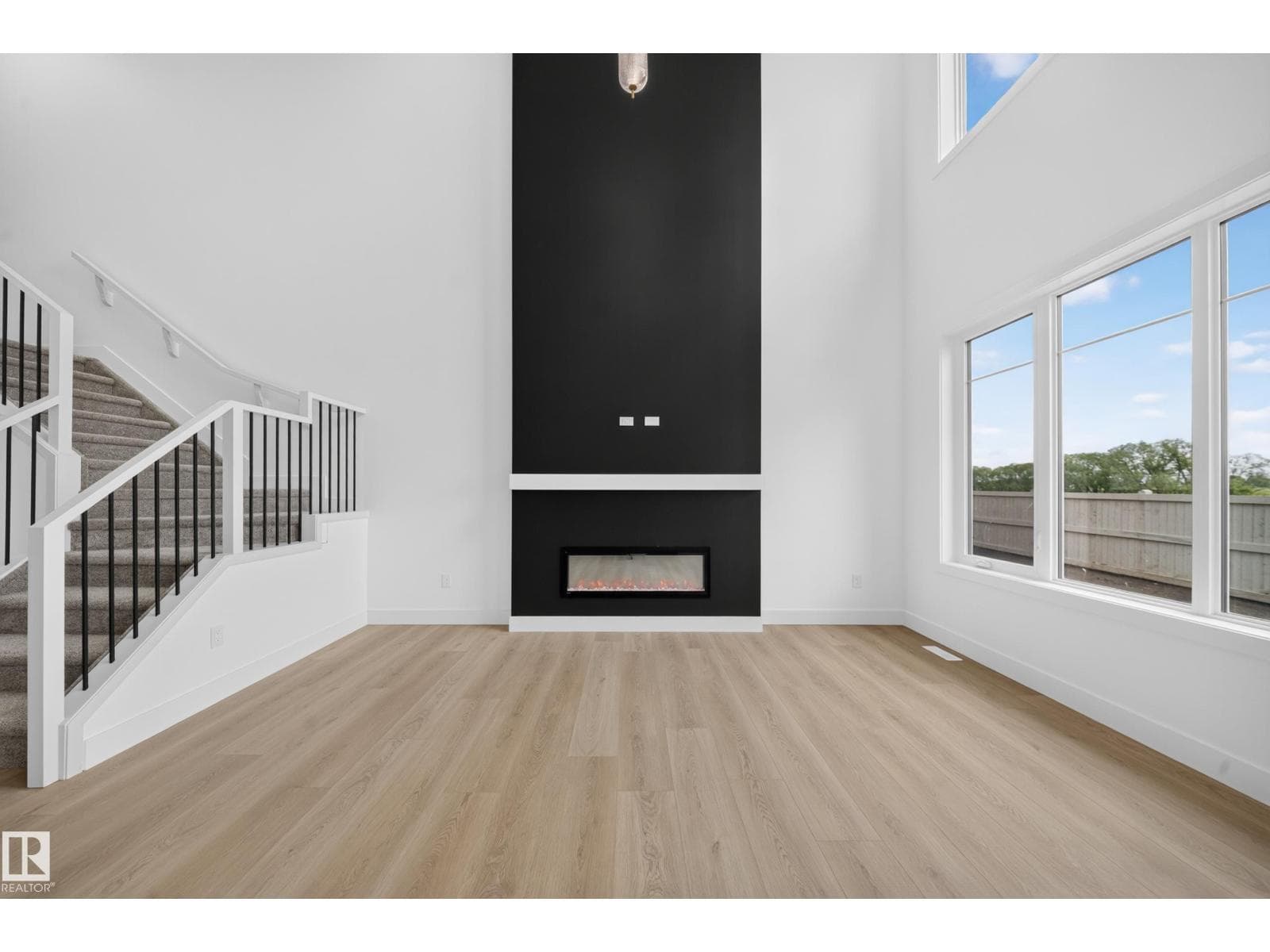 803 30 AV NW — photo 4