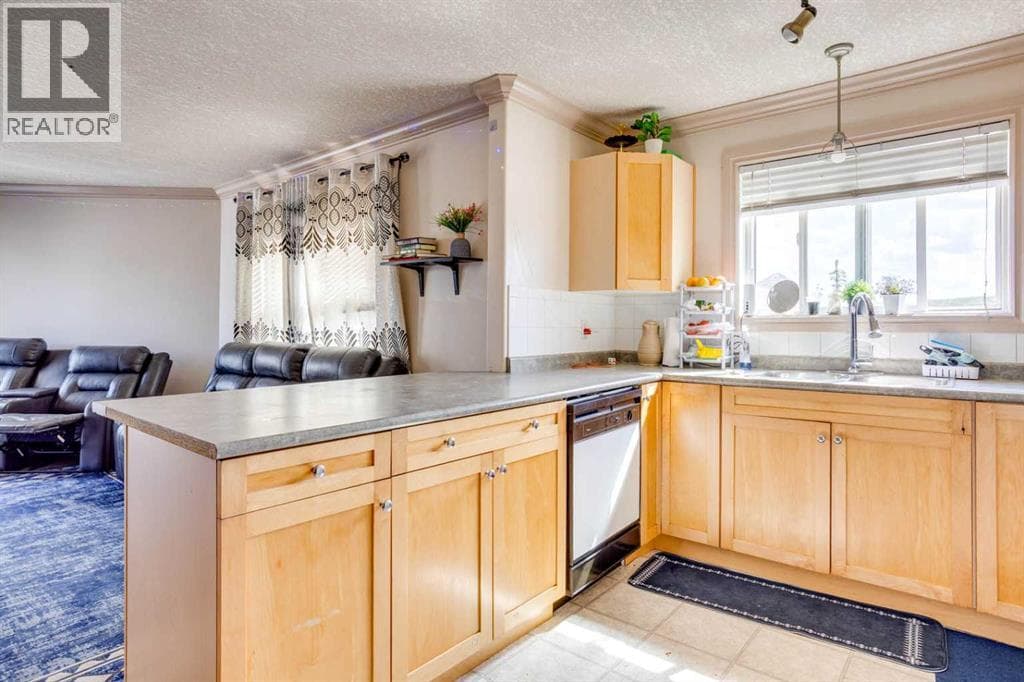 2204, 38 Riedel Street — photo 5