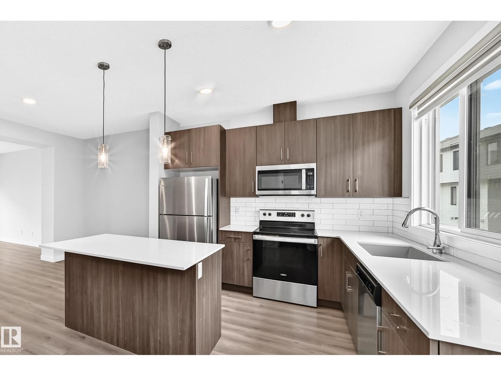 #82 11910 35 AV SW