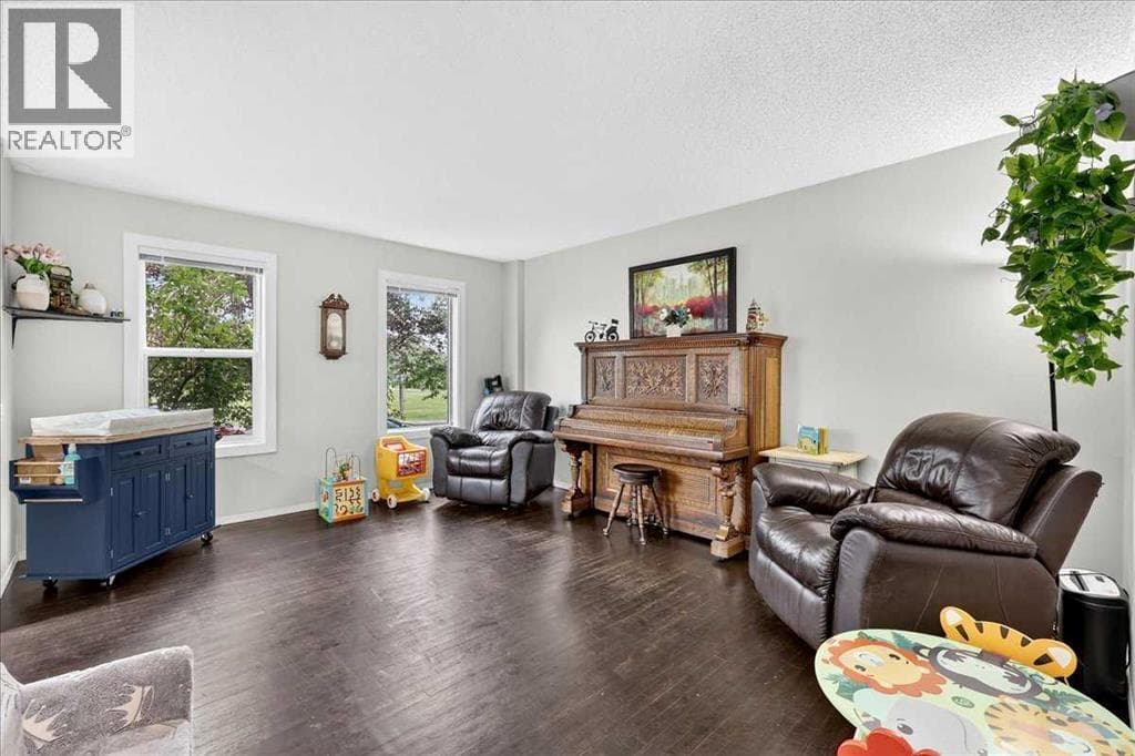 39 Bridlewood Avenue SW — photo 4