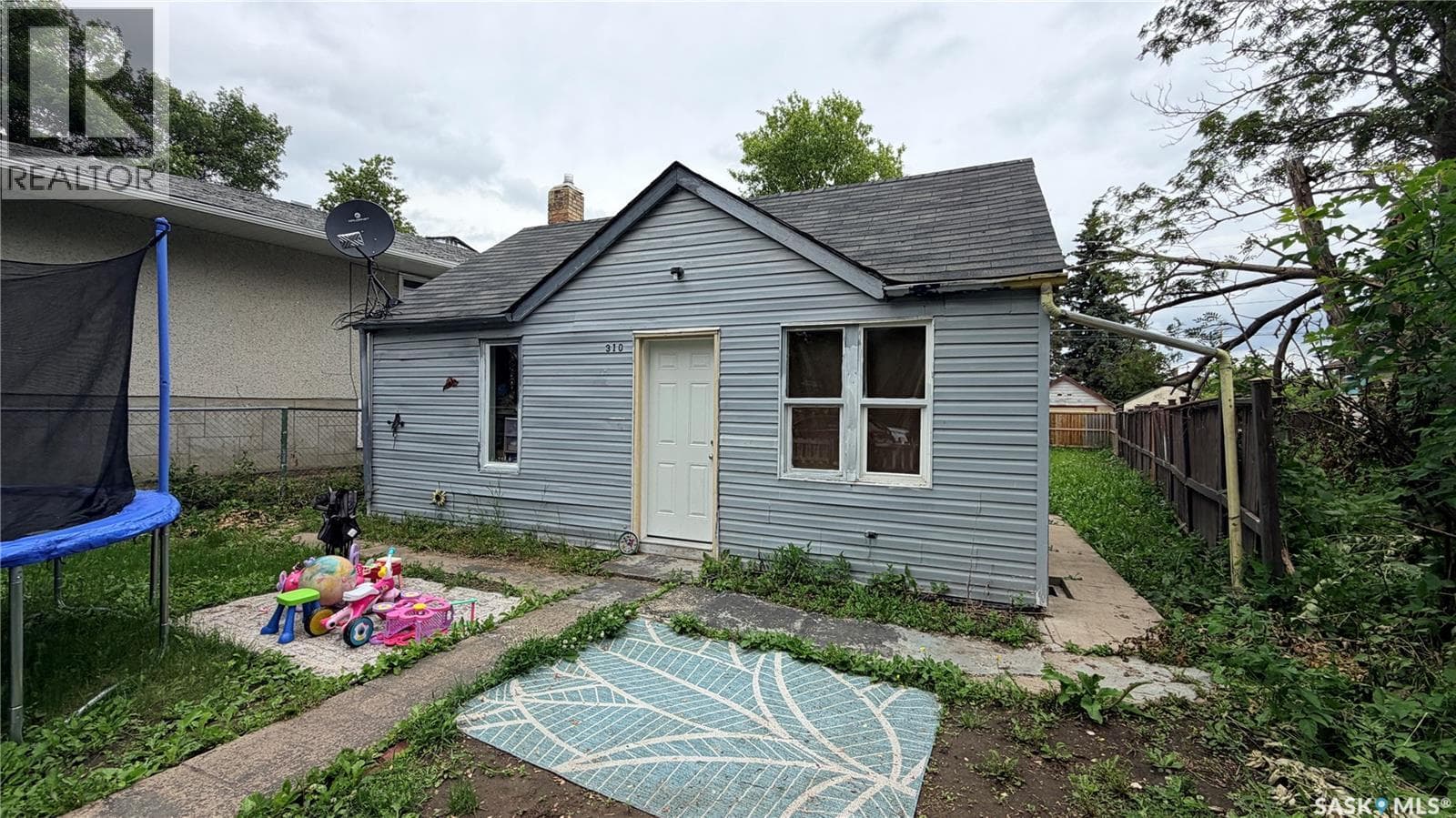 310 6th STREET E
