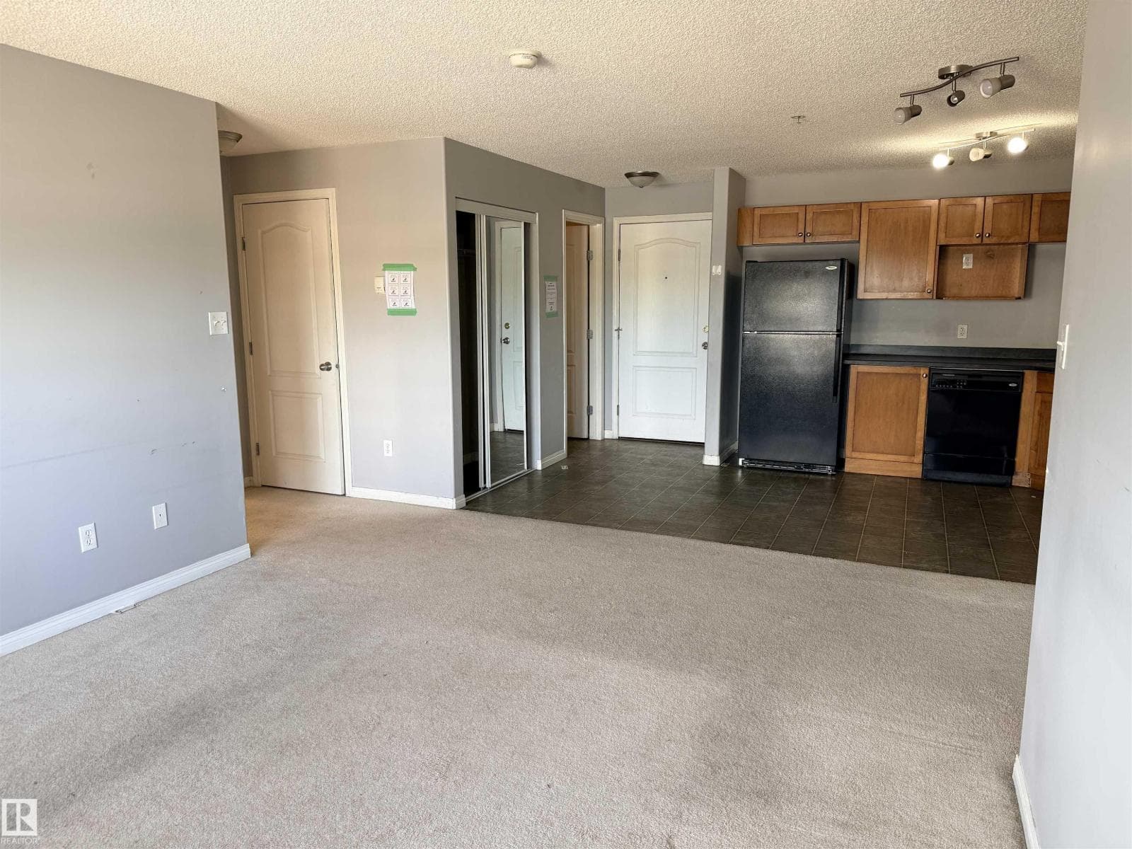 #2202 320 CLAREVIEW STATION DR NW — photo 2