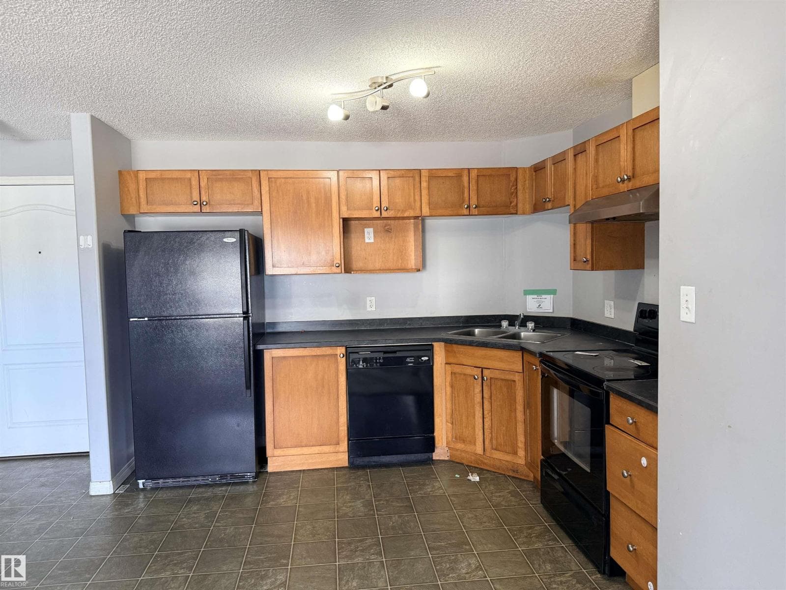 #2202 320 CLAREVIEW STATION DR NW — photo 4
