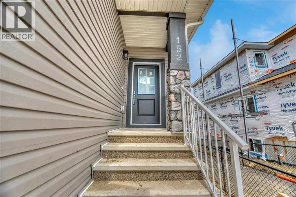 152 Lakewood Crescent — photo 3