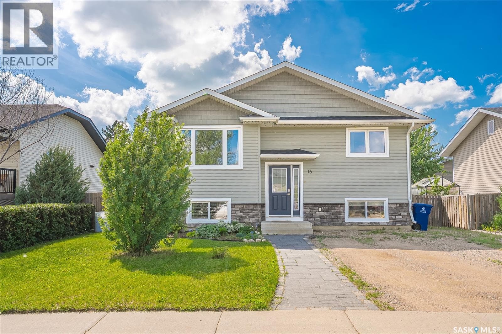 16 6th AVENUE