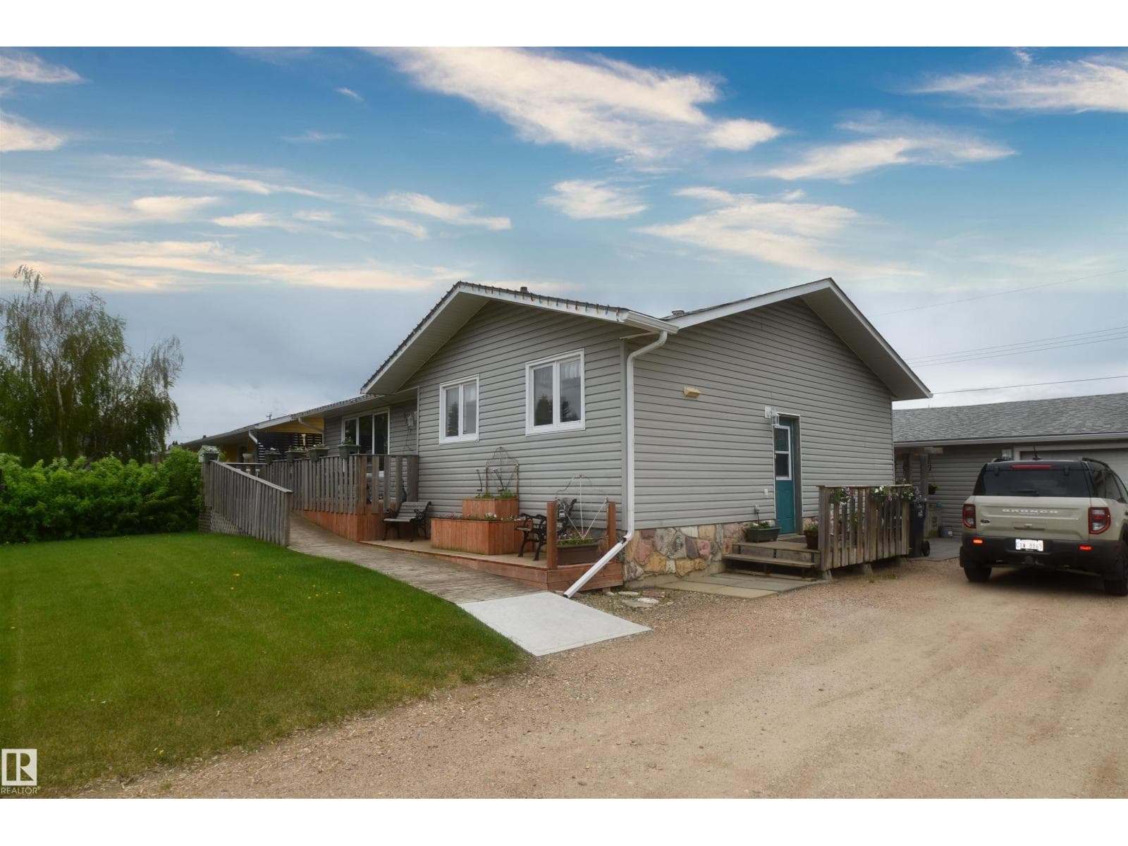 5117 54 AV — photo 2