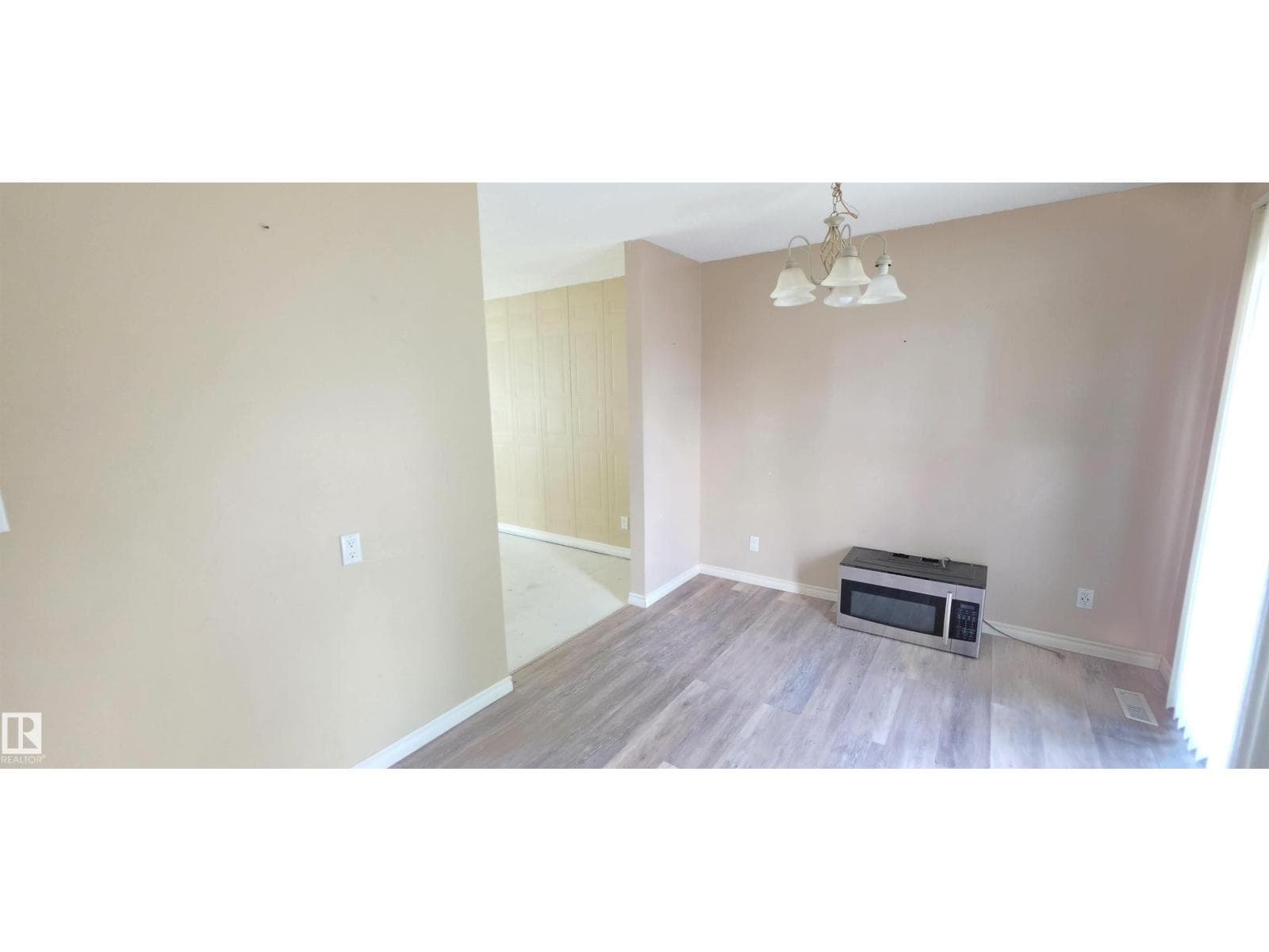 4522 56 AV — photo 4