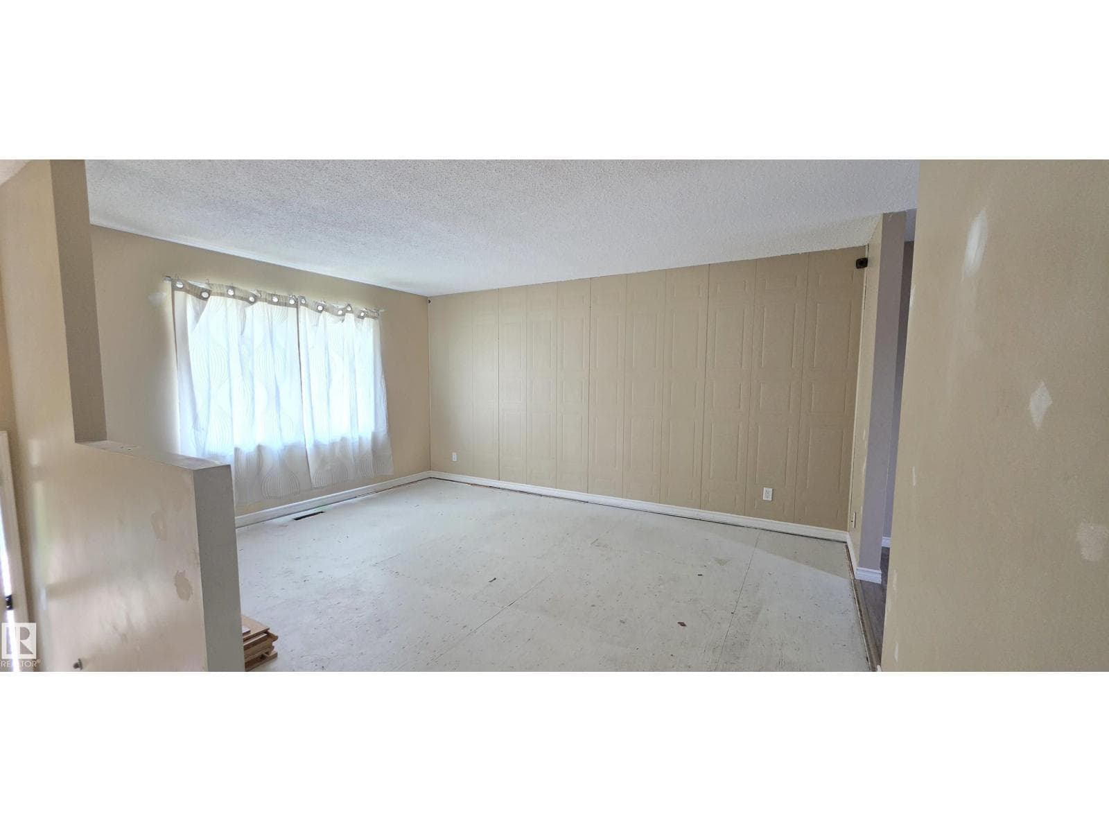 4522 56 AV — photo 5