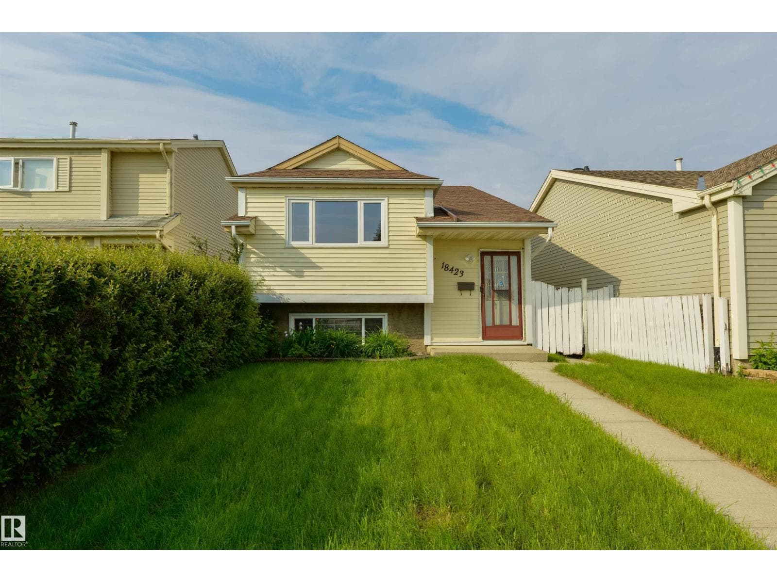 18423 96A AV NW